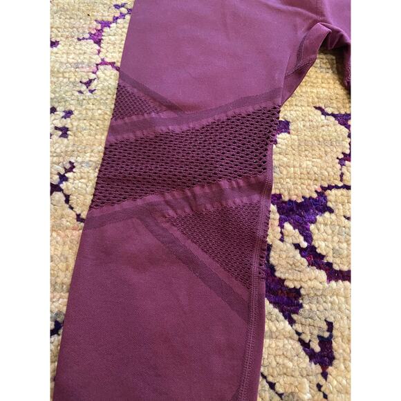Fabletics purple athletic yoga leggings - Picture 4 of 5